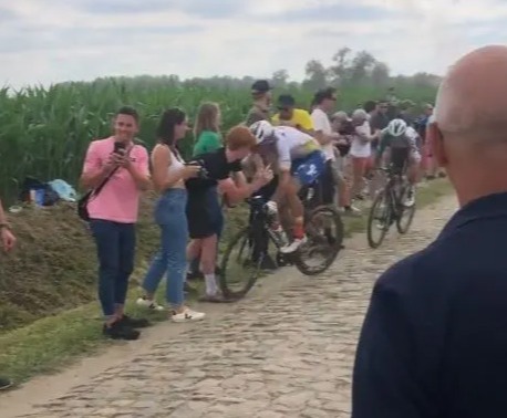 Daniel Oss has withdrawn from the Tour de France after breaking his neck