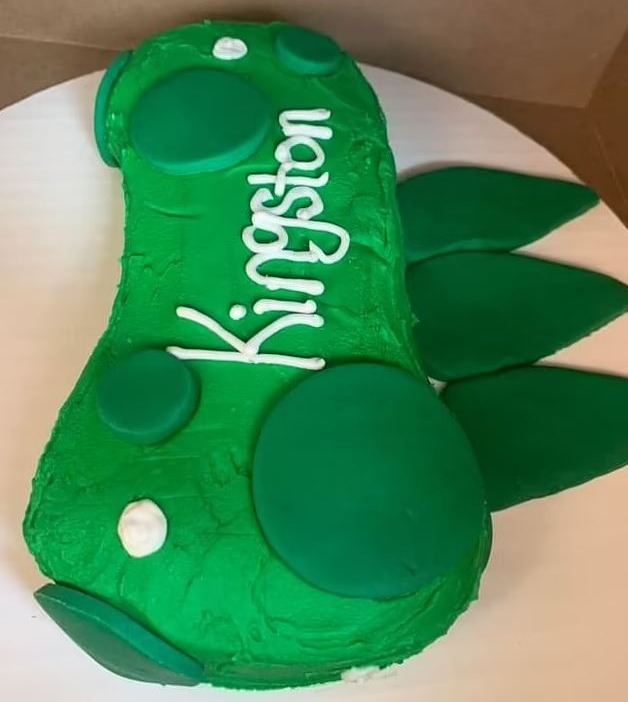 And the cake she ended up getting - which people on Facebook compared to a "Loch Ness wiener"