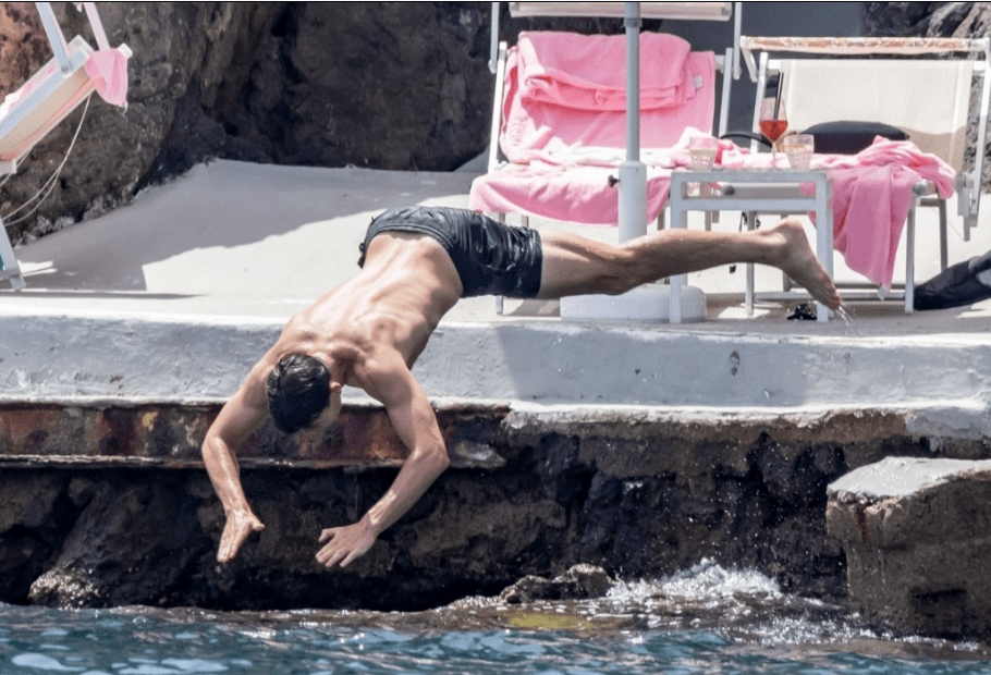 Maguire dives into the Tyrrhenian sea