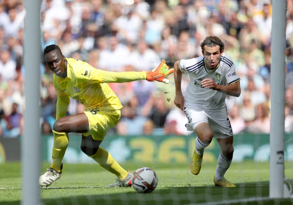 Brenden Aaronson tackled Edouard Mendy