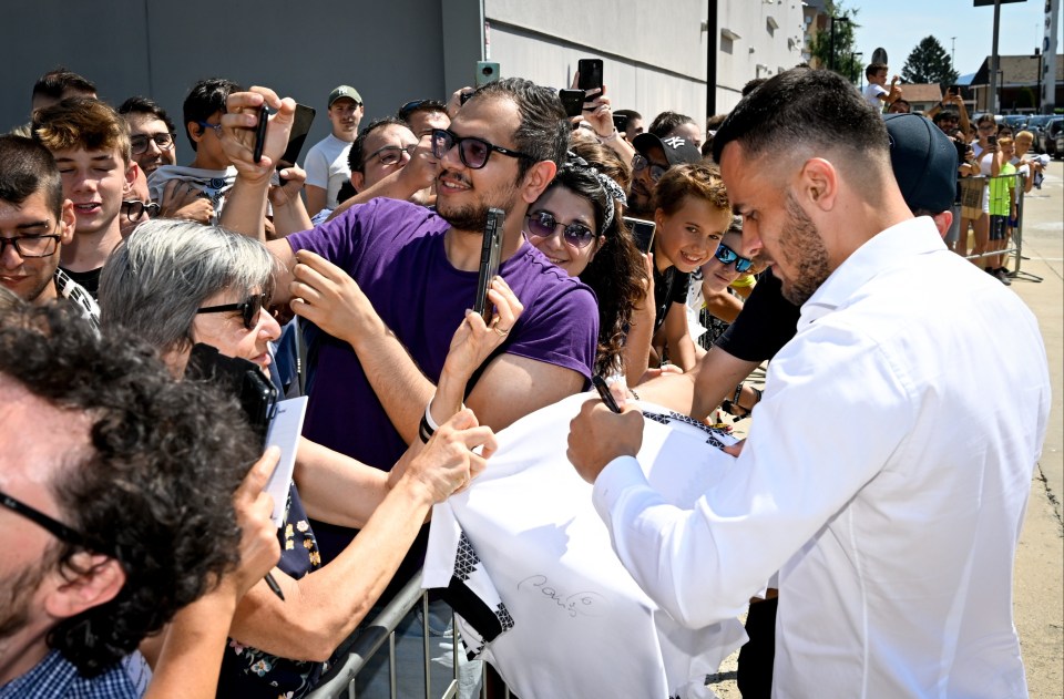 He was greeted by a large crowd of supporters