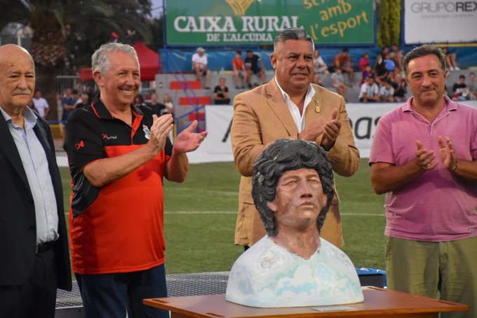 Football officials posed with an attempt at Diego Maradona’s likeness