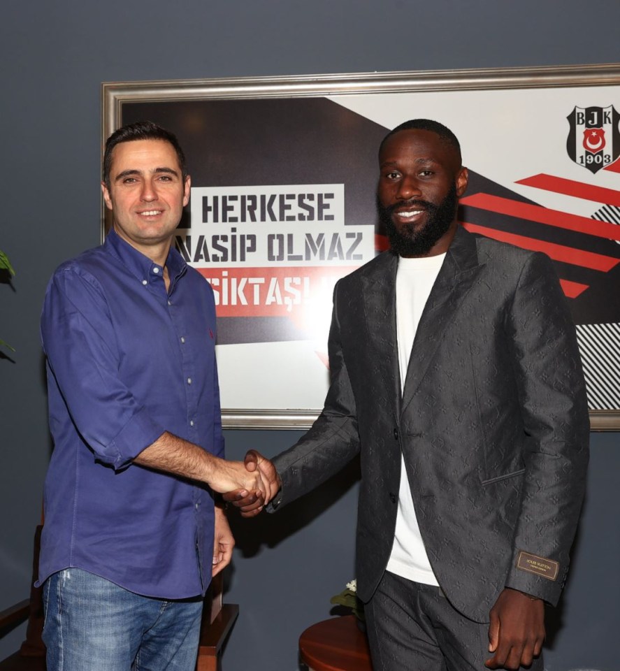 West Ham have loaned out defender Arthur Masuaku to Turkish side Besiktas