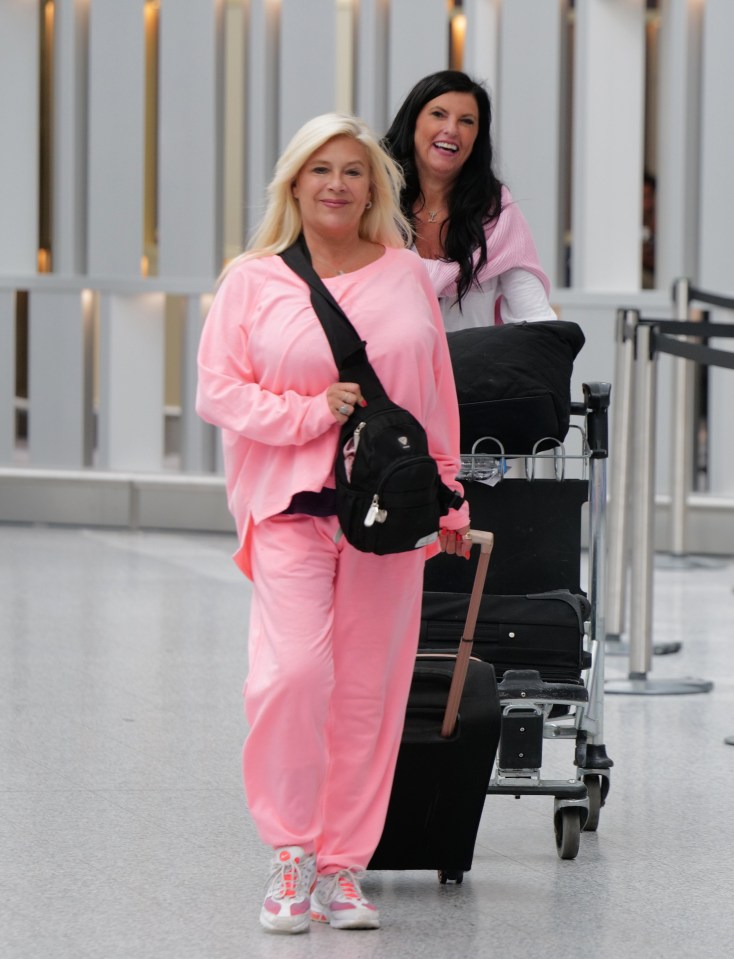 Sam was all smiles as she wheeled her suitcase around