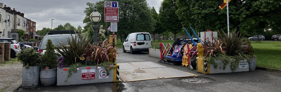 He built a barricade to block off Commonside Road from school run parents