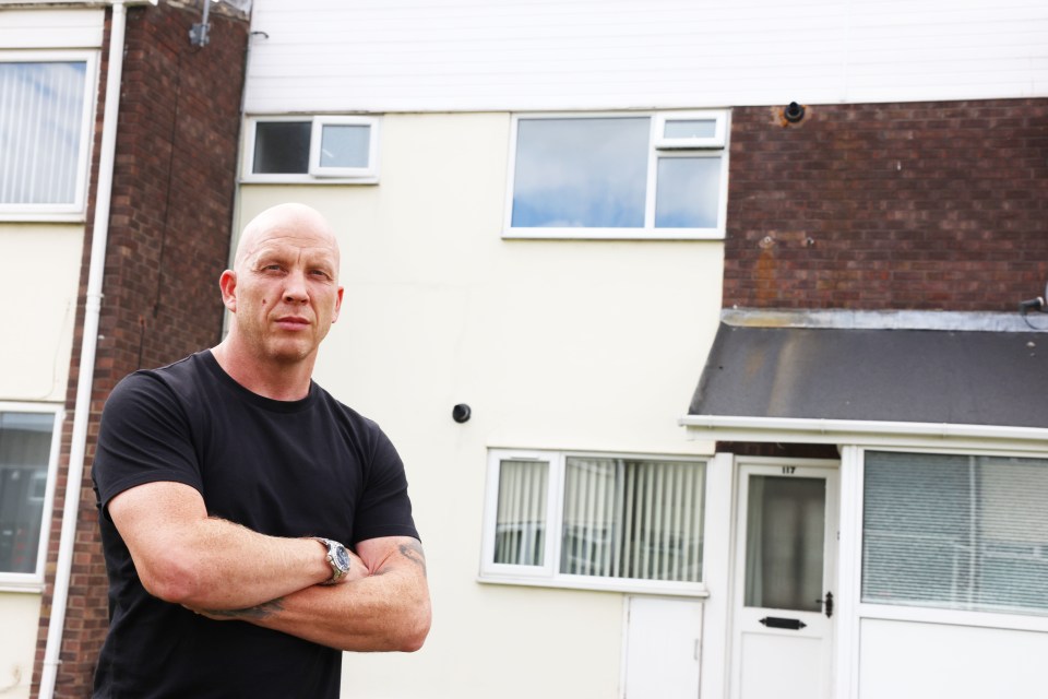 A dad has been left with a flat he can't sell after learning the lease wasn't extended when he bought it 14 years ago