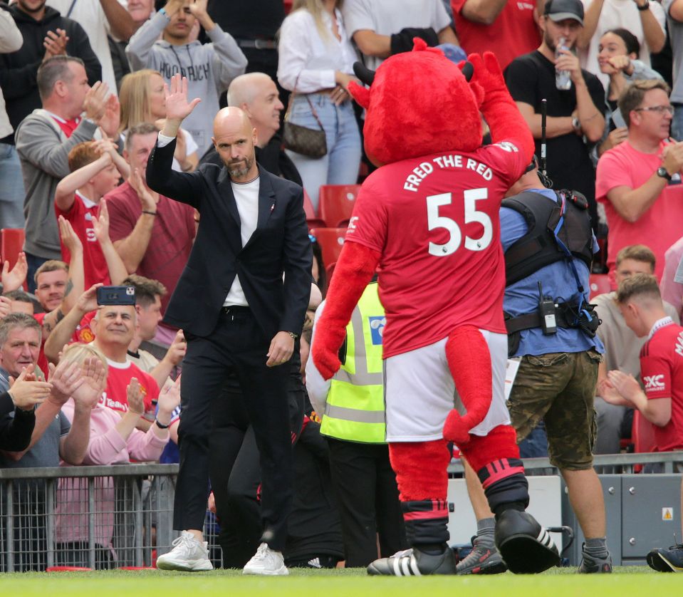 Erik ten Hag was given a fine reception as he walked out at Old Trafford