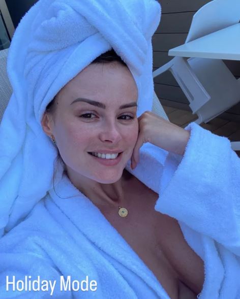 The former glamour model is firmly in holiday model on the White Isle