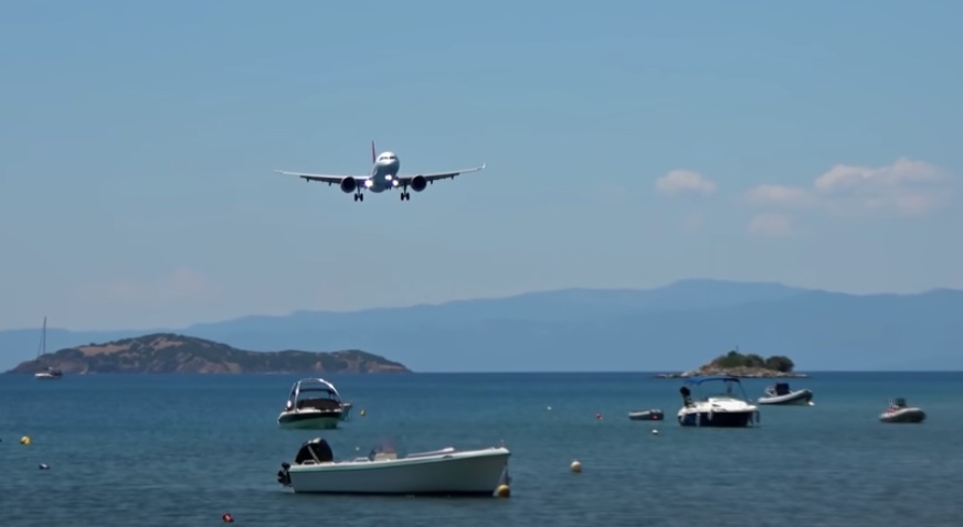 Everything looked peaceful as the plane was initially spotted coming in to land