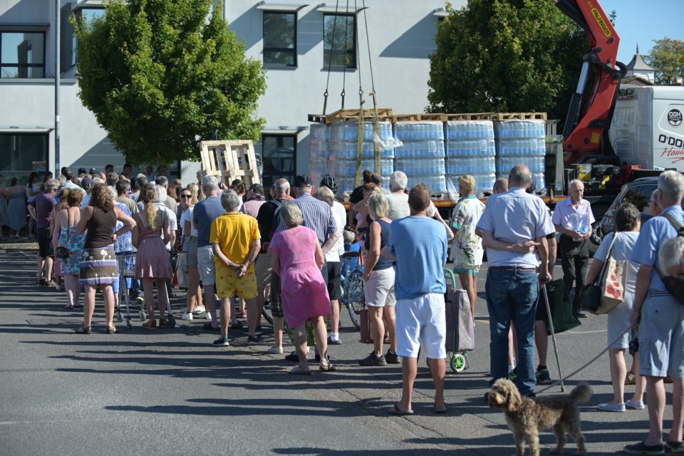 Hundreds of households in Surrey woke up to low pressure or no water at all