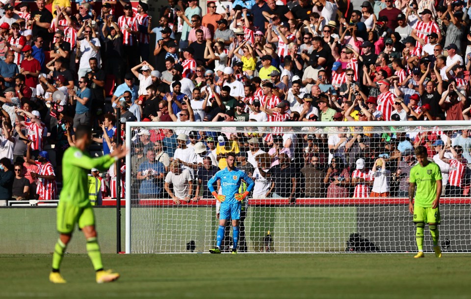 Man Utd players have looked lost at sea as they go in at half time with a 4-0 deficit