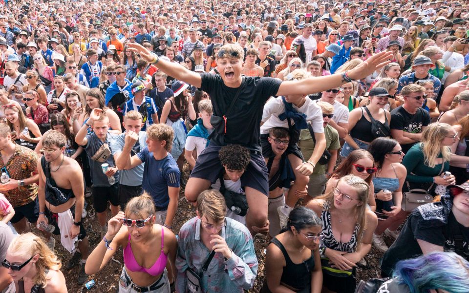 A hot and sweaty crowd at the northern festival site