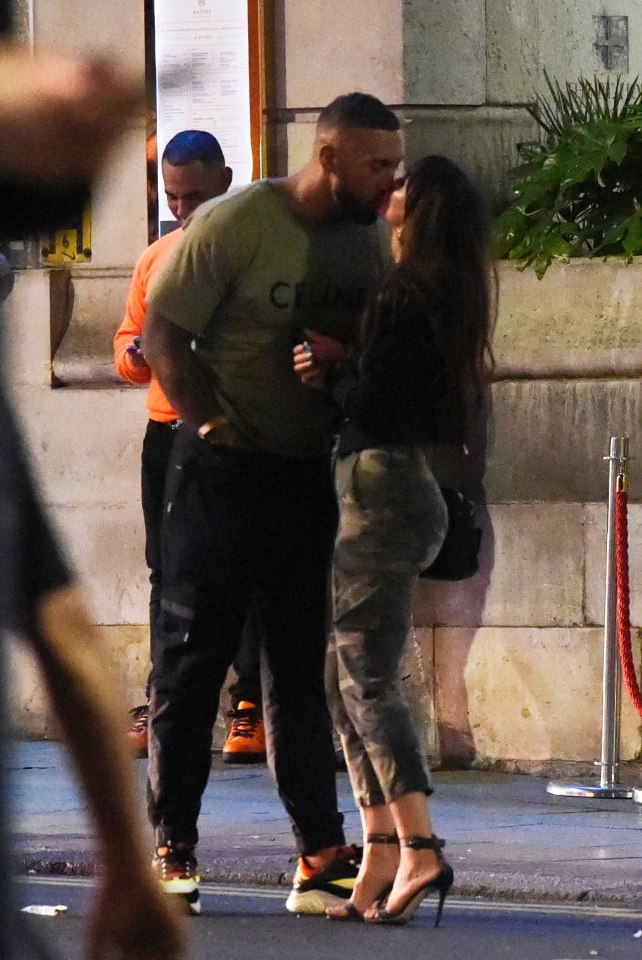 Hollyoaks actress Jennifer Metcalfe was spotted kissing a mystery man on a night out in Manchester