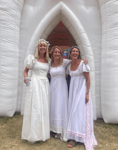 Sara and her pals looked amazing in their wedding dresses