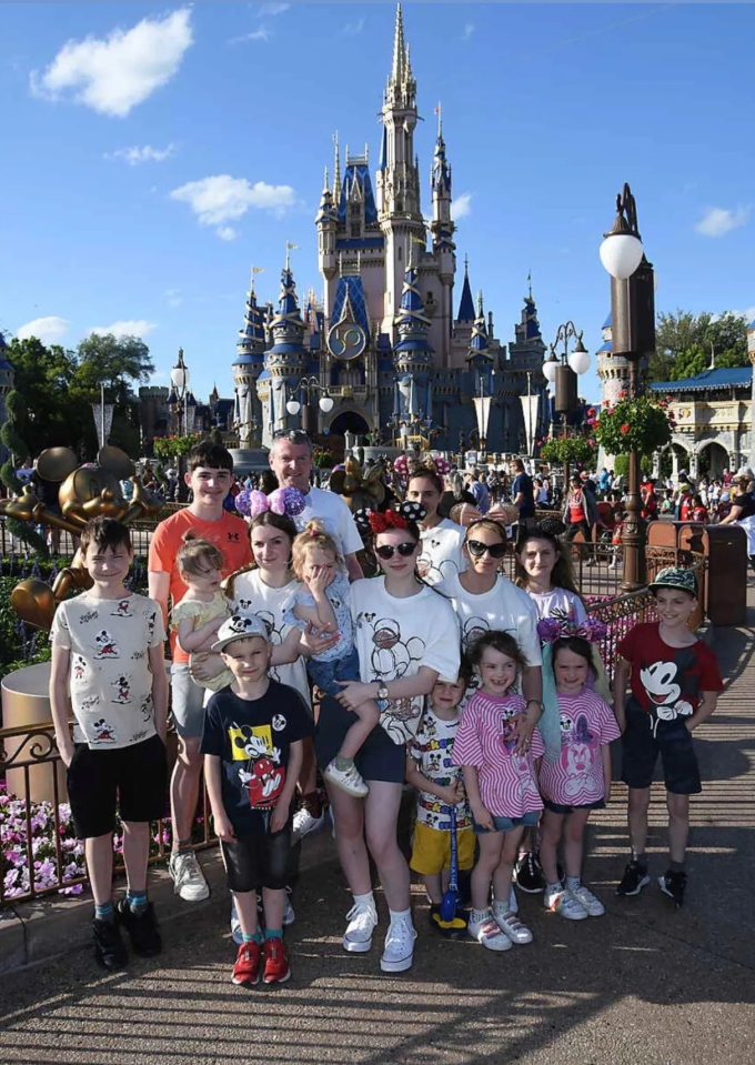 Sue, Noel and her bumper brood are currently enjoying a family holiday to Florida