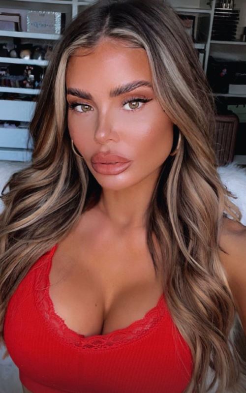 Fans compared her to a Kardashian after switching out her brunette tresses