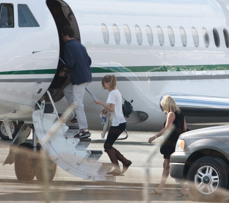 Taylor Swift boarding her ultra-high-end private jet – she used to have two before selling one recently