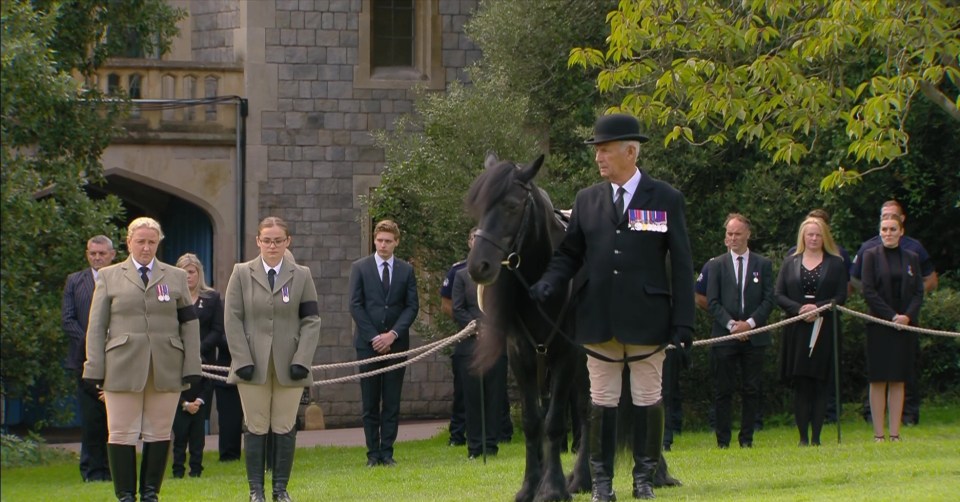 The Queen’s favourite horse Emma also stood waiting for Her Majesty