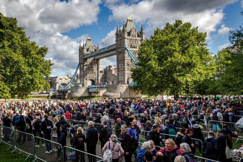 Mourners have joined a second queue to join the queue to see the Queen's coffin