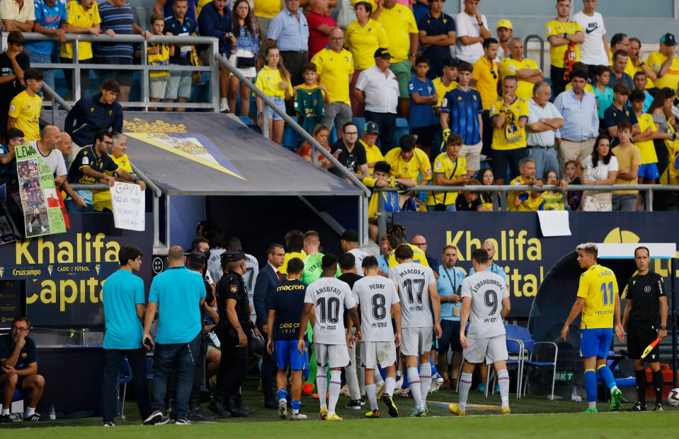 The two sides waiting in the dressing rooms for 50 minutes before play resumed