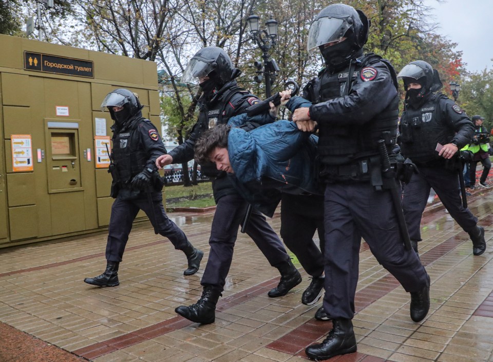 Demonstrators took it to the streetsover Putin's war draft