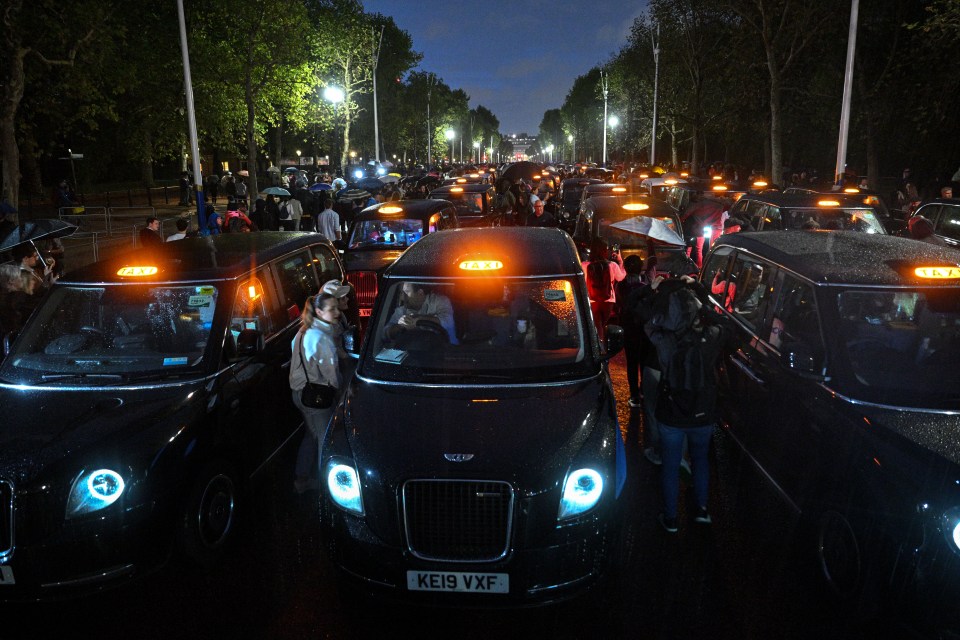 Black cabs lined up in a moving tribute to the Queen