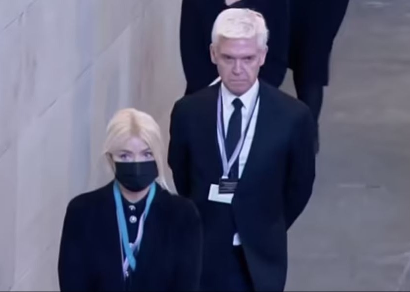 Phillip Schofield and Holly Willougby joined well-wishers viewing the Queen's coffin