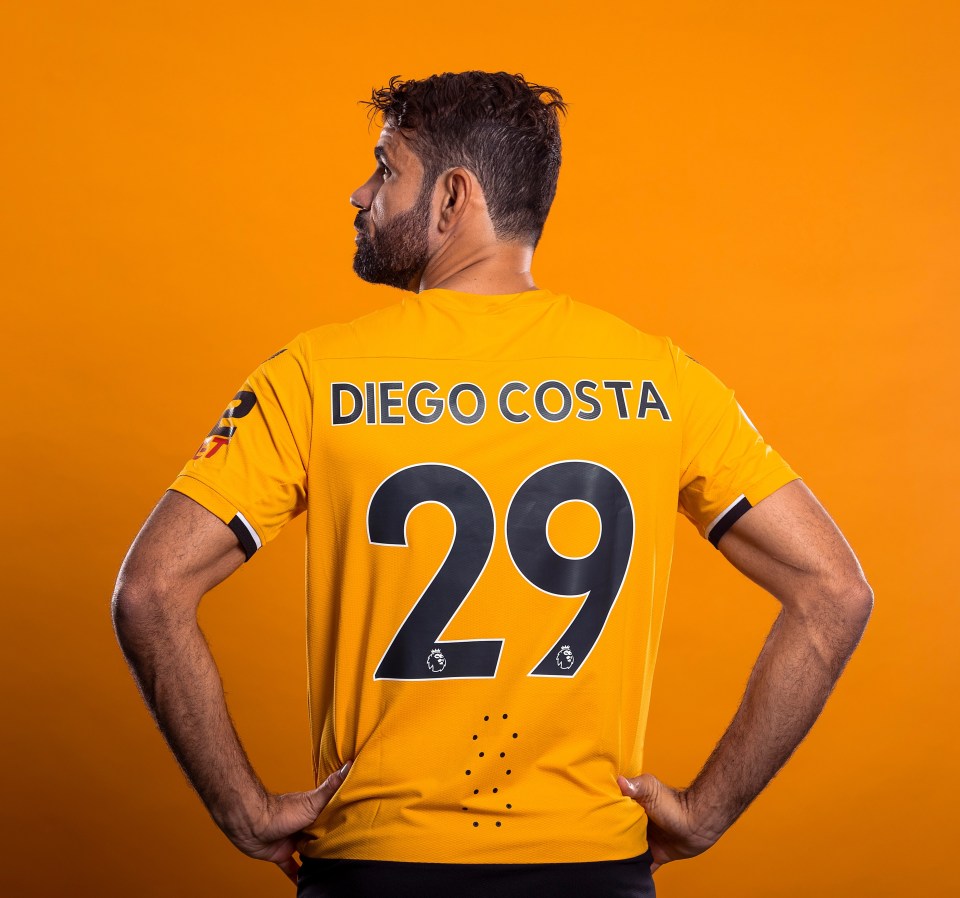 The Spanish international will wear the No29 shirt at Molineux