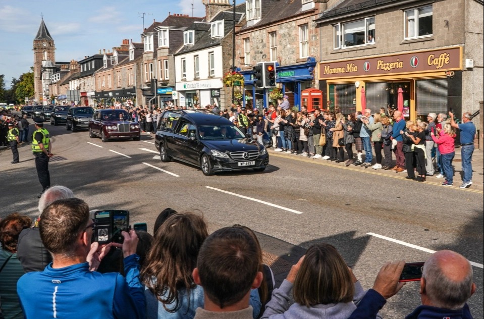 Mourners in Banchory say a final goodbye to Her Majesty