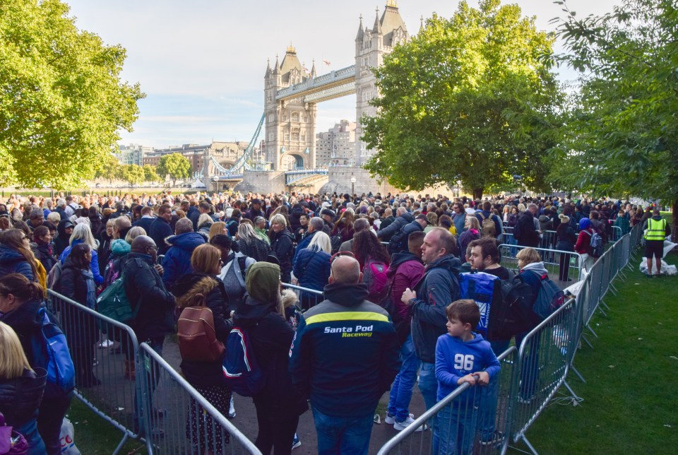 Hundreds of well-wishers at London landmark Tower Bridge near start of queue