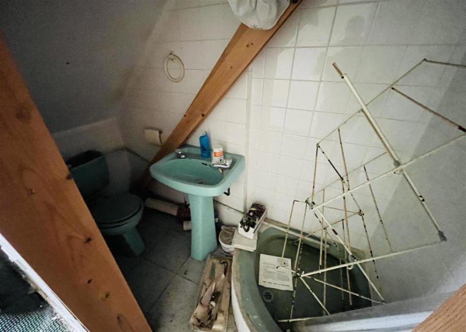 The en-suite bathroom has been taken over by rubbish