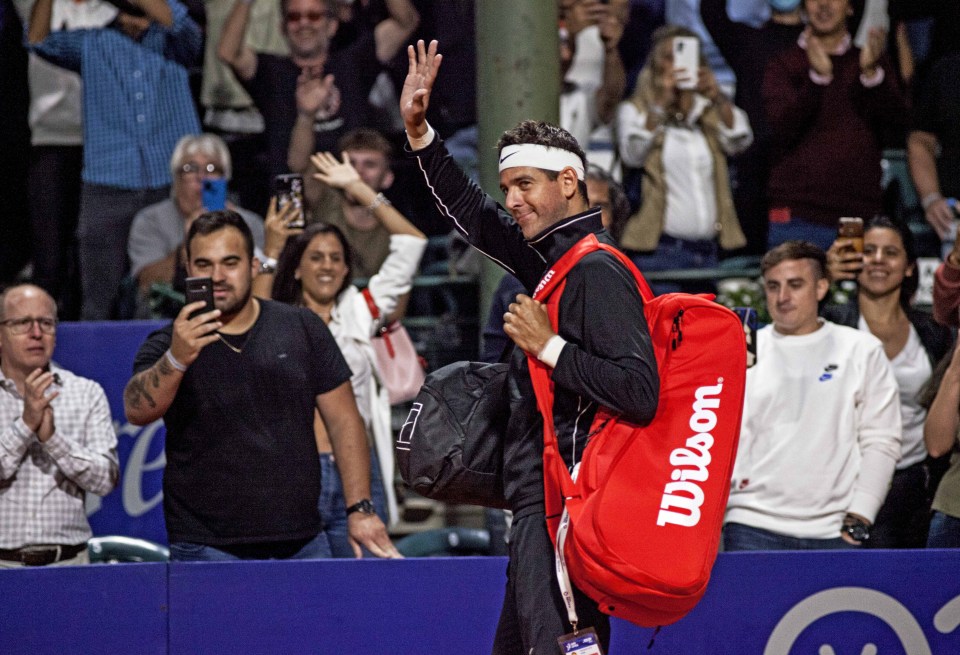 Juan Martin del Potro waves to the crowd after his final appearance in Buenos Aires