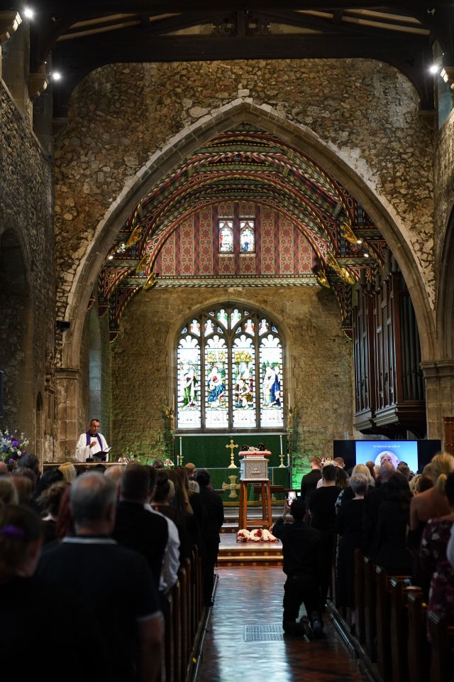 A choir lifted the roof with a rendition of Mariah Carey's hit One Sweet Day