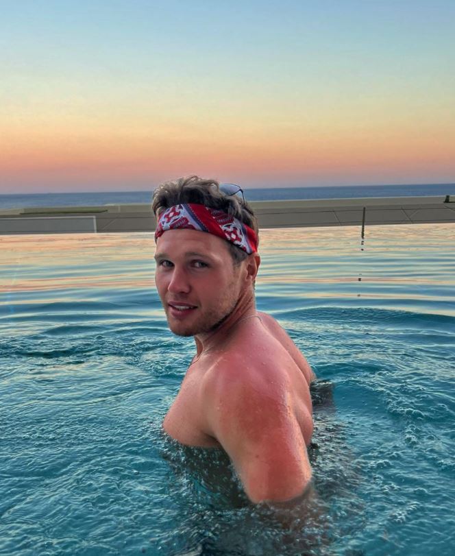 The actor - who has since grown out his hair - went for a dip in the pool