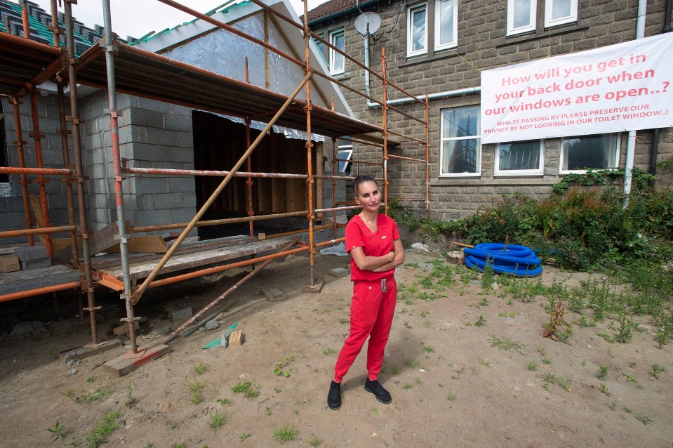 The mum-of-seven put a banner up tow alert any buyers of the new house of issues they may face