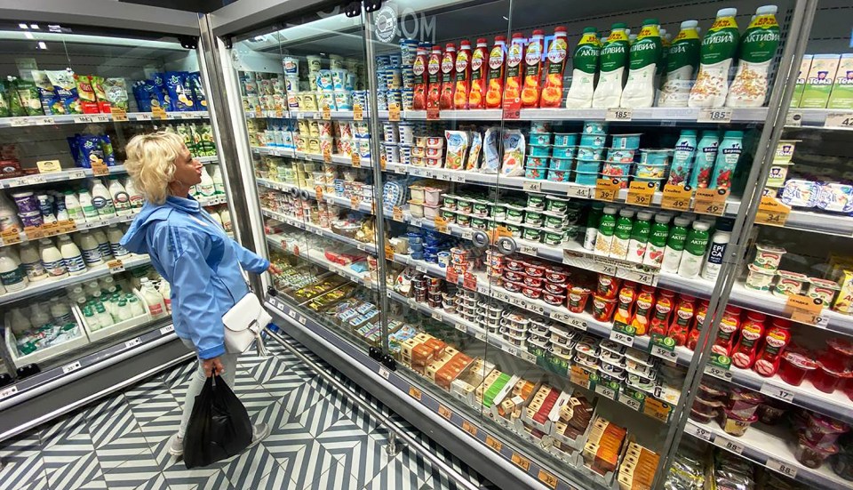 Russian shoppers are barely feeling the impact of financial sanctions imposed on the country