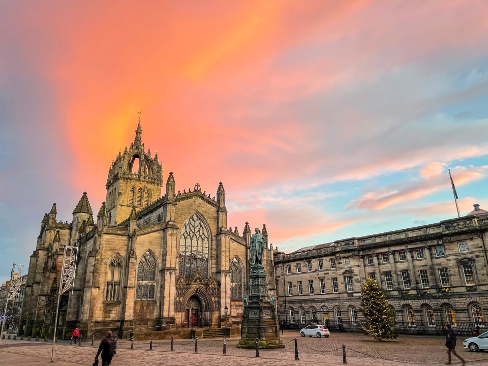 A procession along Edinburgh’s Royal Mile to St Giles’ Cathedral will be followed by a service and the Vigil of the Princes attended by members of the royal family