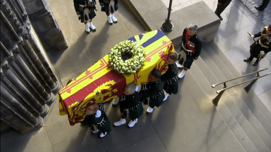 Her Majesty’s coffin is carried into St Giles’ Cathedral following the procession