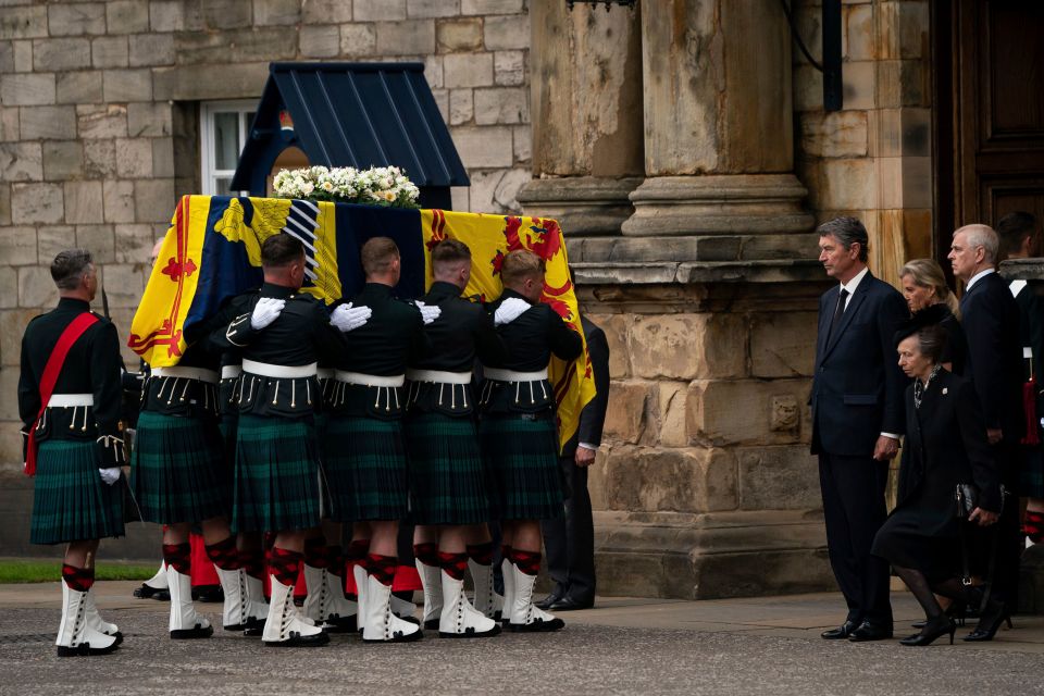 Princess Anne curtseys in front of her mother's coffin