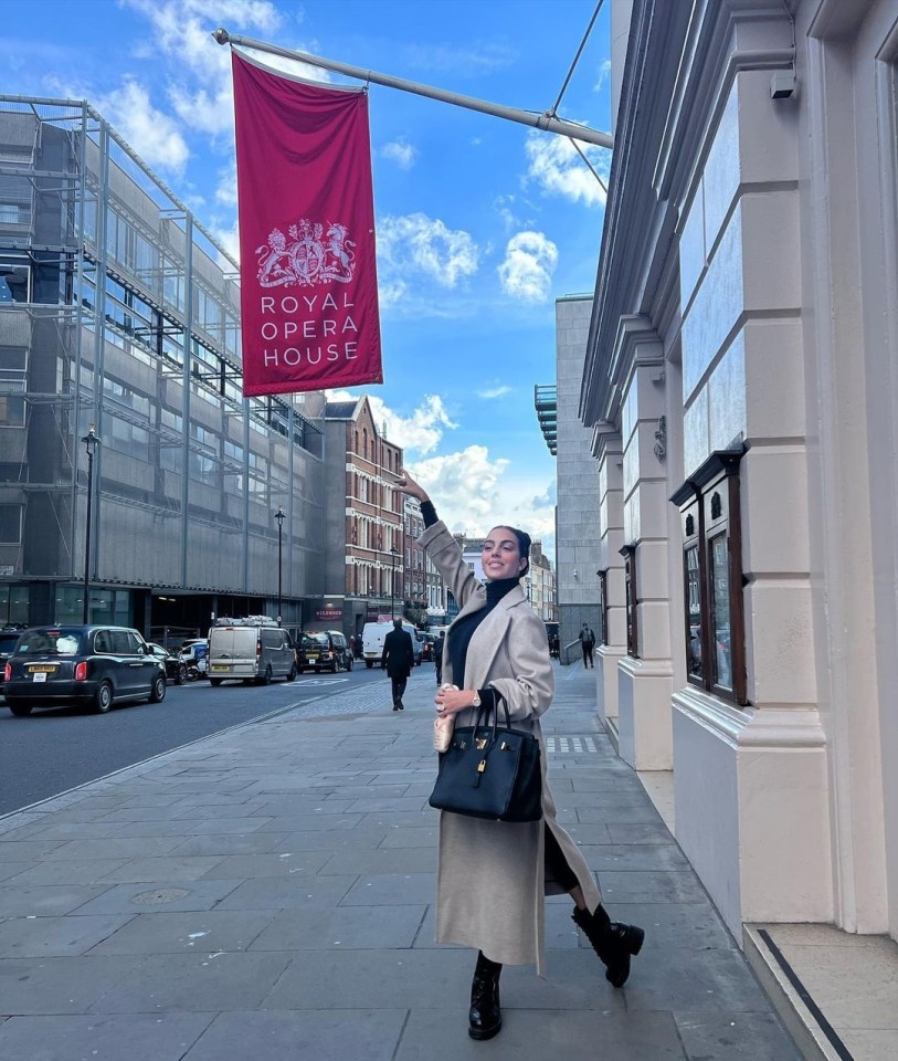 Georgina took a picture outside the Royal Opera House