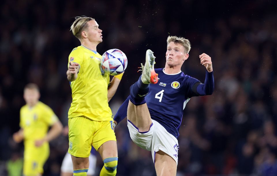 Mykhaylo Mudryk battles with Scott McTominay