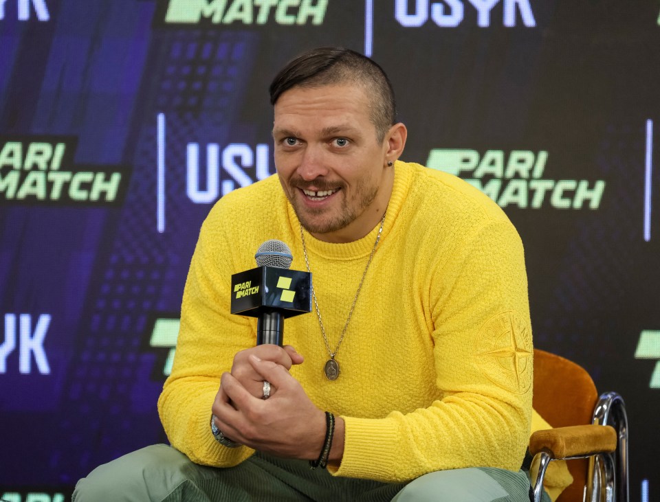 Oleksandr Usyk speaking after arriving back home in Ukraine