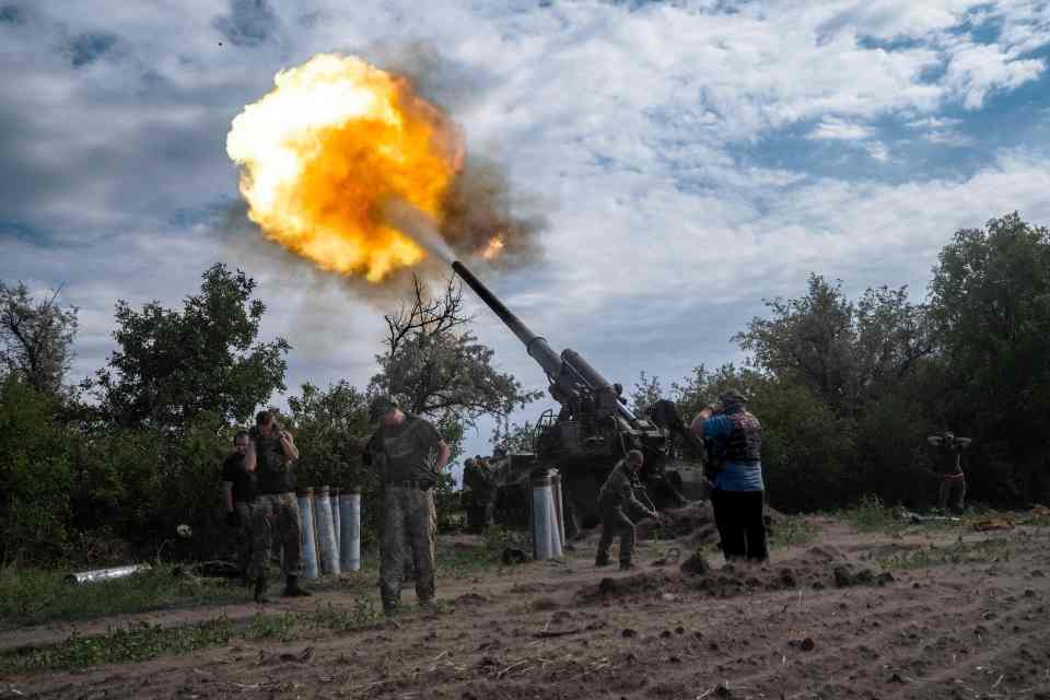 Ukrainian forces unleash a blitz of firepower on Russian troops as they take back 1000s of square miles from the invaders