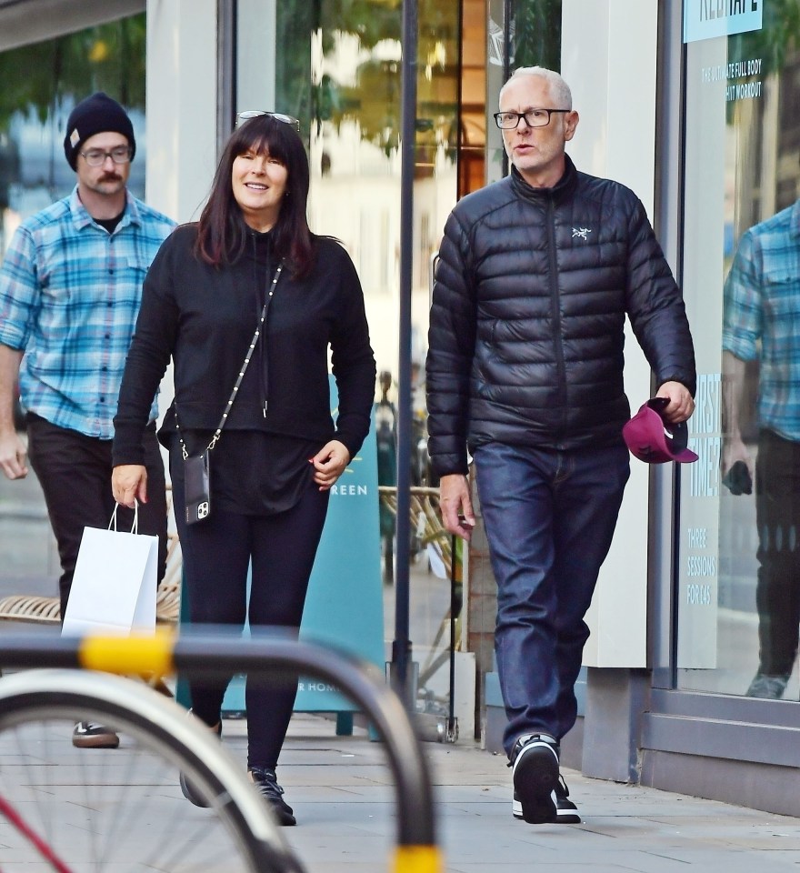 Anna could be seen out shopping with her new man Simon