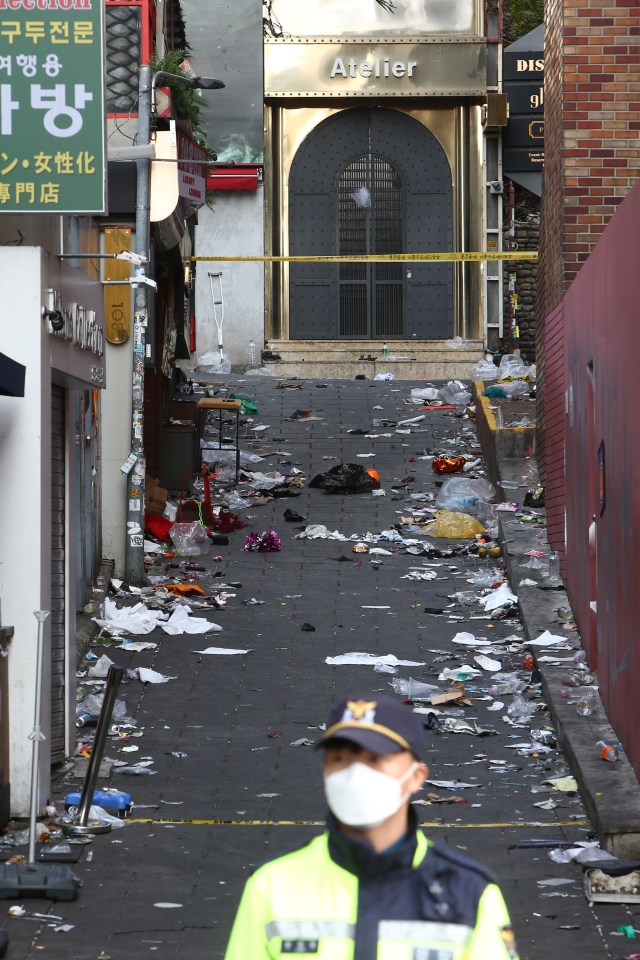 The crush happened in an alleyway just 12ft wide