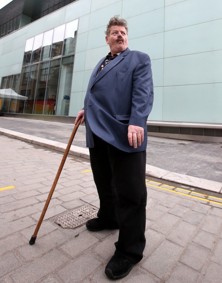 In the last years of his life, Robbie Coltrane had to use a cane and wheelchair because of his condition