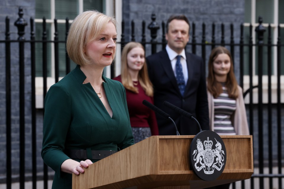 Liz Truss delivers her last ever speech as PM outside No10, with her daughters and husband Hugh O'Leary by her side