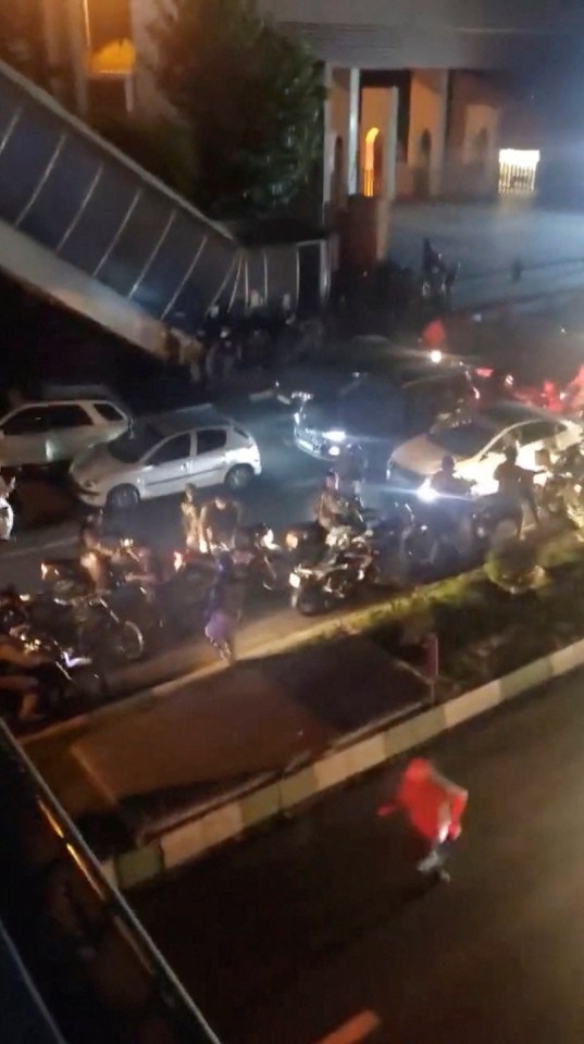 Fresh clashes erupted between protesters and riot police in Tehran last night