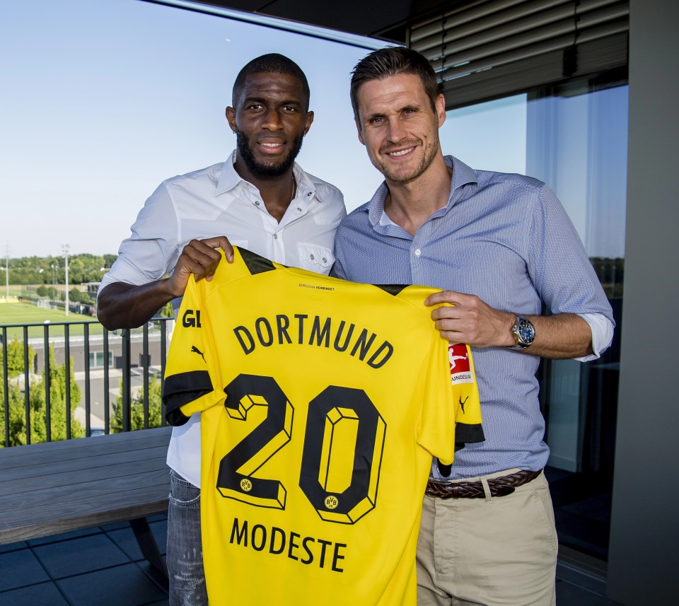 Anthony Modeste poses with Borussia Dortmund sporting director Sebastian Kehl after signing