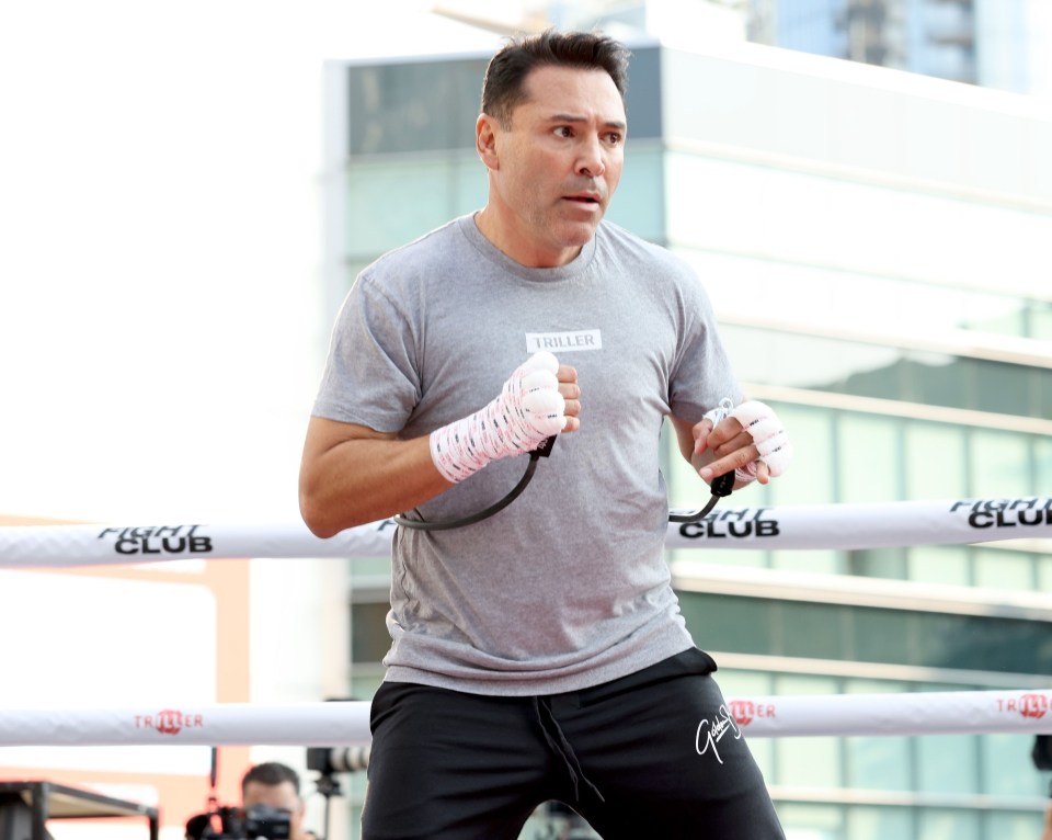 De La Hoya says Benavidez is 'too young and talented' for the Mexican